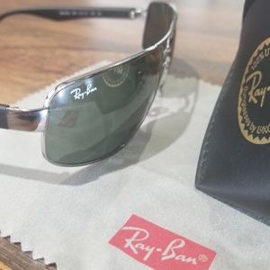Just Like New!  Ray Ban RB3445 Designer Sunglasses